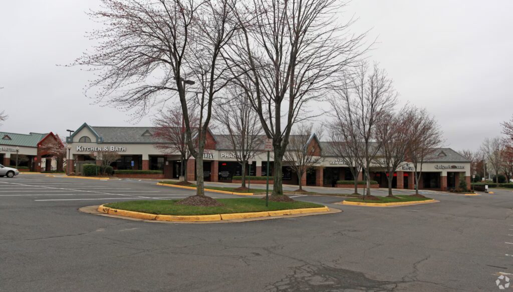 14260Q centreville Sq 14260 Q Centreville Square—retail storefront with high foot traffic (tenant representation)